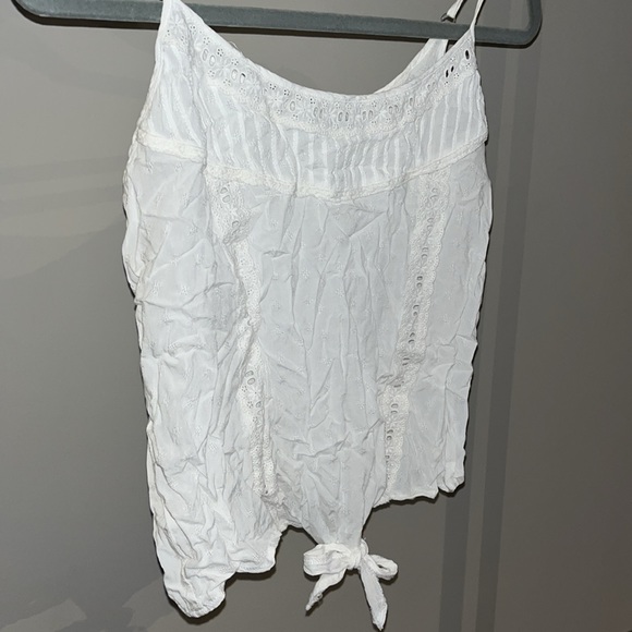 Spaghetti strap blouse with front tie - Picture 3 of 8